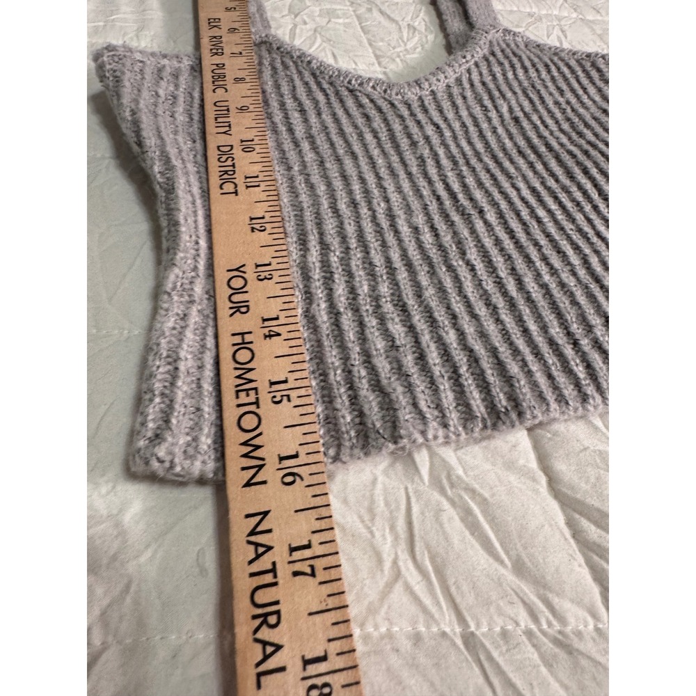 Forever 21 Grey Ribbed Knit V-Neck Cropped Tank Top Size Small - Picture 3 of 5